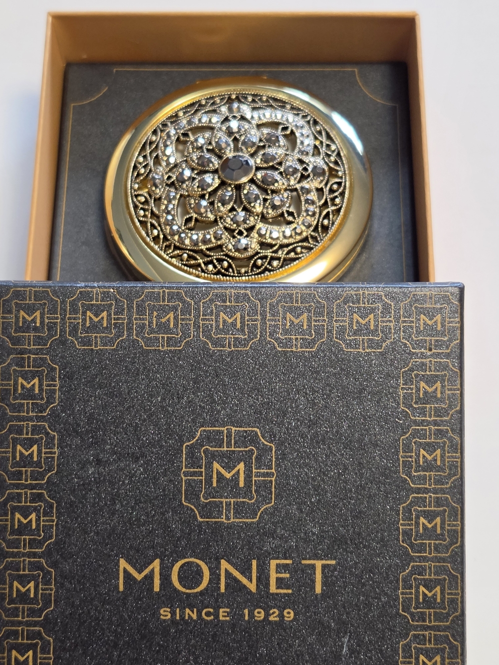 Vtg Monet Gold-Tone Intricate Filigree Jeweled Dual Sided Compact Mirror w Box - Picture 2 of 5